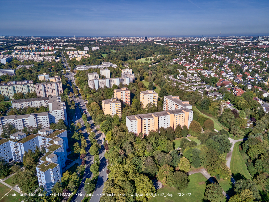 23.09.2022 - Karl-Marx-Ring 53-53c und Studentenwohnheim und Marx-Zentrum in Neuperlach